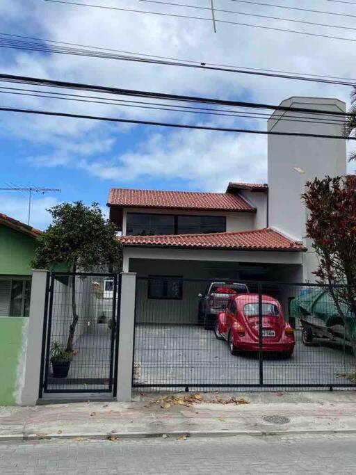 Pe Na Areia Na Lagoa Da Conceicao Florianopolis